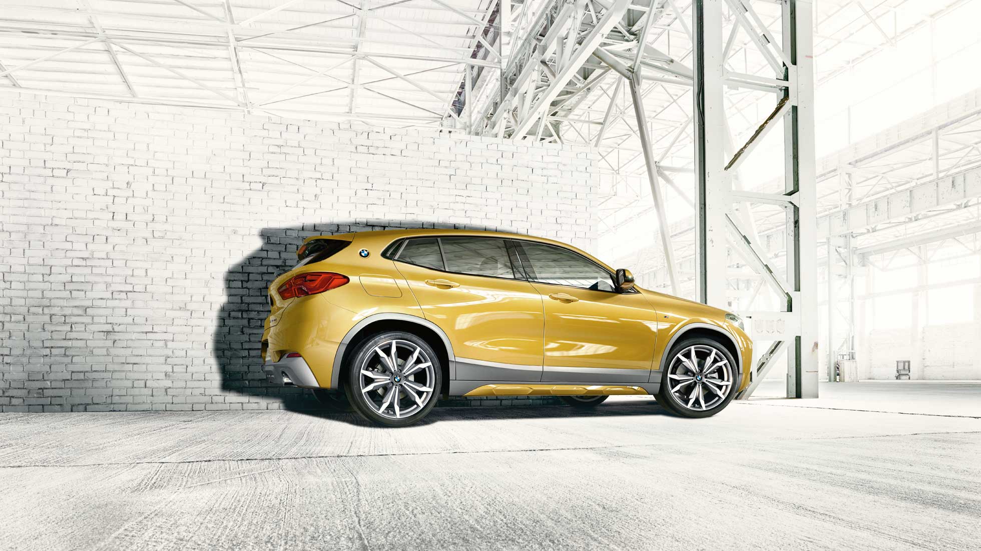 מבט צדדי BMW X2 F39 BMW X2 2018 F39 זהב מטאלי, מבט צדדי